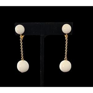 Beautiful Vintage Marvella Faux White Pearls Gold Tone Chain Dangle Clip On